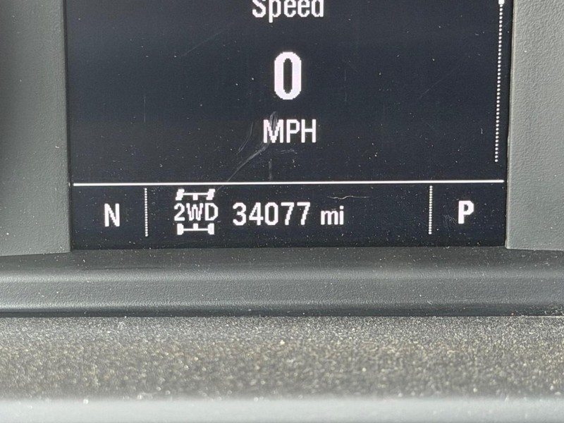 Chevrolet Silverado 1500 Vehicle Full-screen Gallery Image 18