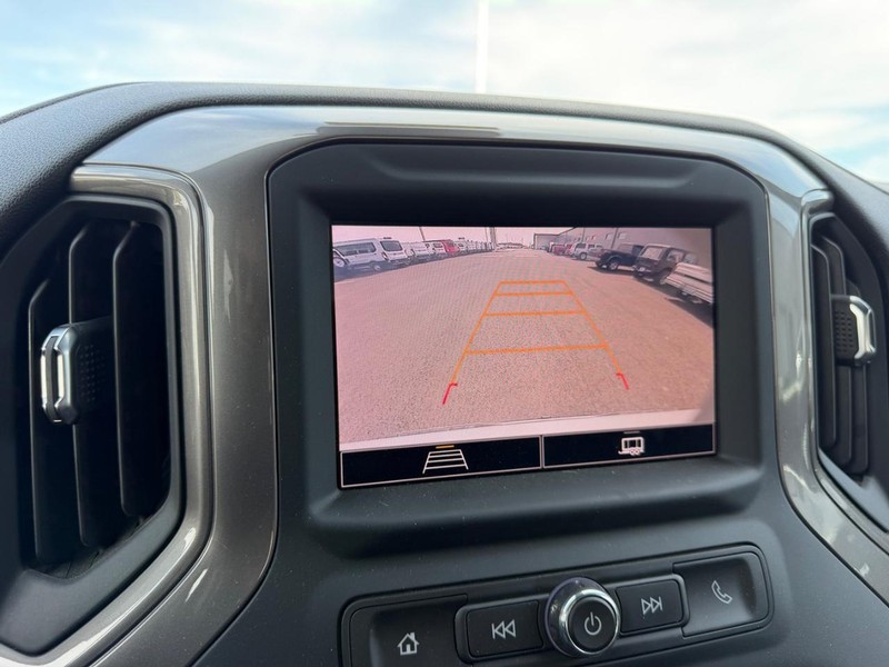 Chevrolet Silverado 1500 Vehicle Full-screen Gallery Image 19