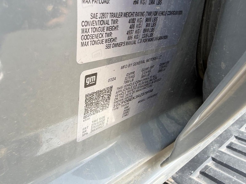 Chevrolet Silverado 1500 Vehicle Full-screen Gallery Image 20