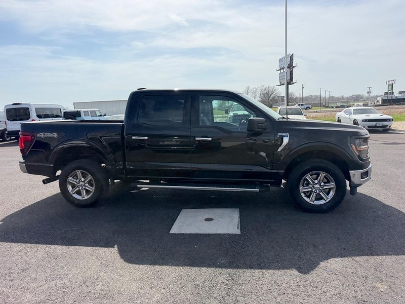 Ford F-150 Vehicle Full-screen Gallery Image 04