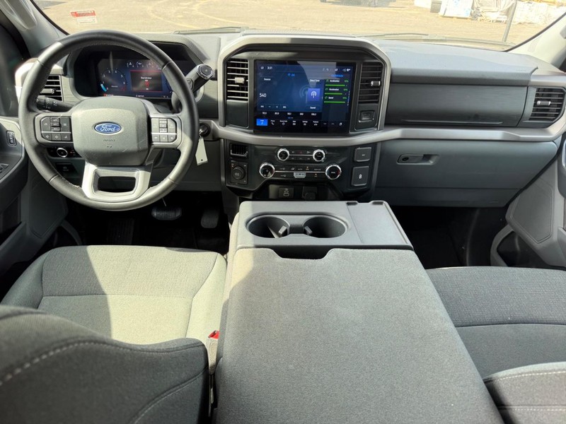 Ford F-150 Vehicle Full-screen Gallery Image 10