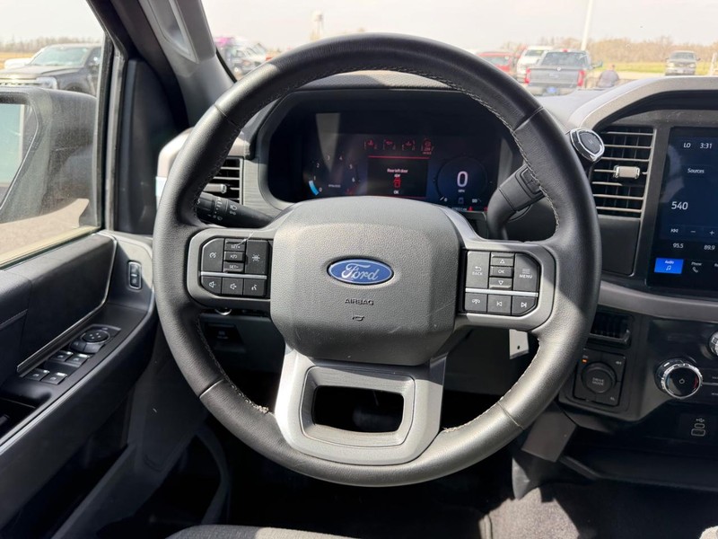 Ford F-150 Vehicle Full-screen Gallery Image 11