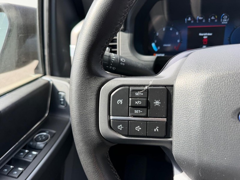 Ford F-150 Vehicle Full-screen Gallery Image 13