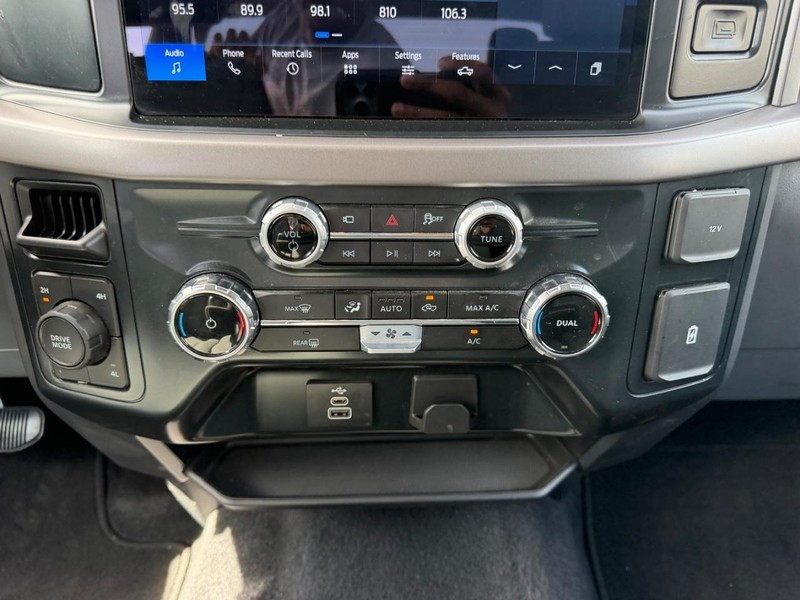 Ford F-150 Vehicle Full-screen Gallery Image 16