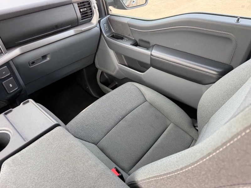 Ford F-150 Vehicle Full-screen Gallery Image 17