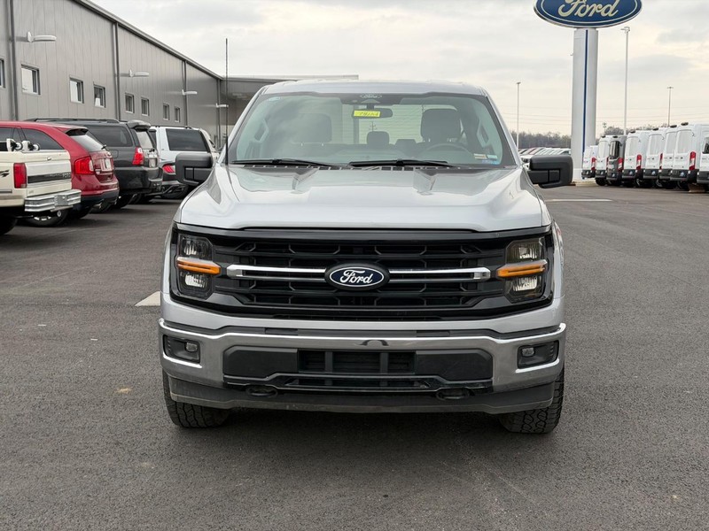 Ford F-150 Vehicle Full-screen Gallery Image 02