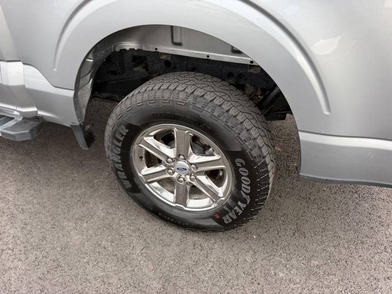 Ford F-150 Vehicle Full-screen Gallery Image 08