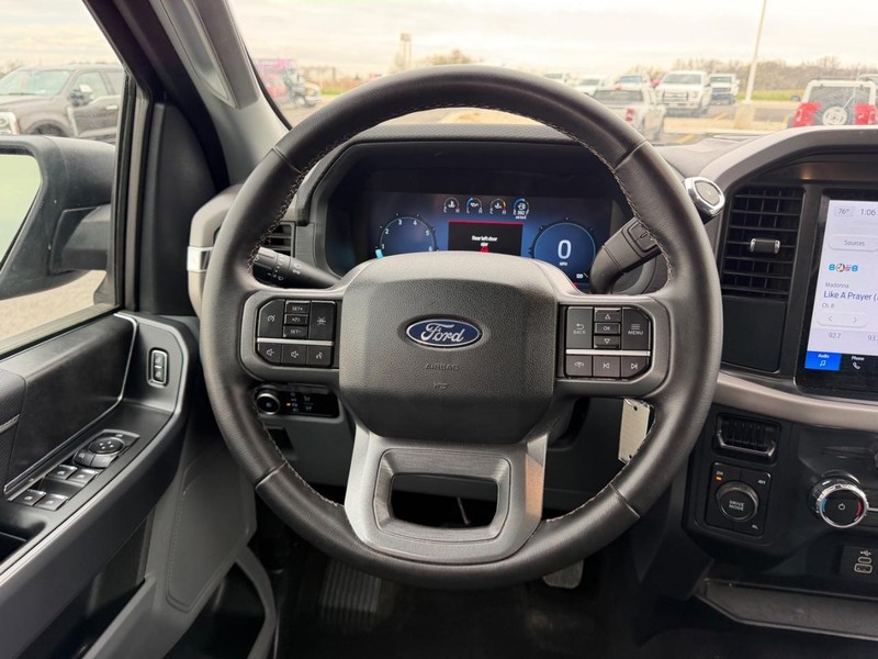 Ford F-150 Vehicle Full-screen Gallery Image 11