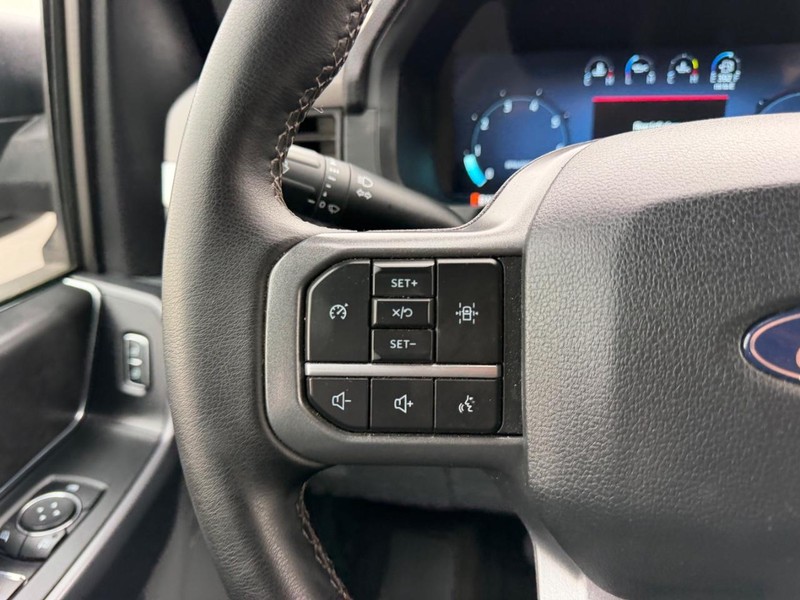 Ford F-150 Vehicle Full-screen Gallery Image 12