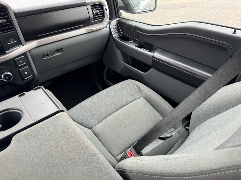 Ford F-150 Vehicle Full-screen Gallery Image 16