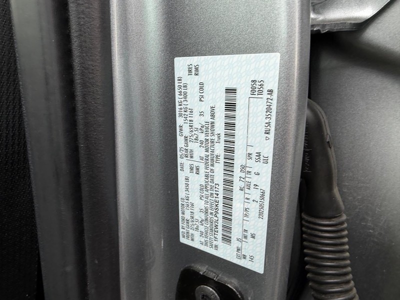 Ford F-150 Vehicle Full-screen Gallery Image 21