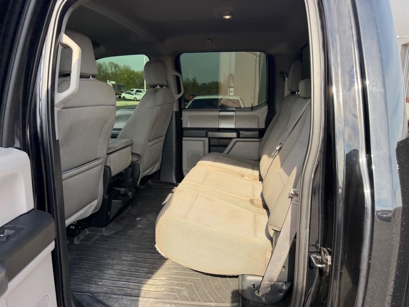 Ford F-150 Vehicle Full-screen Gallery Image 09