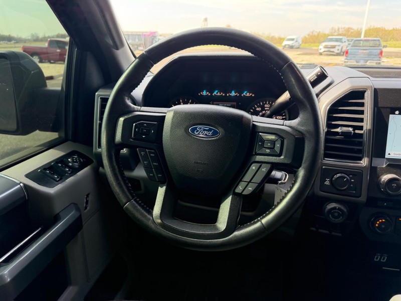 Ford F-150 Vehicle Full-screen Gallery Image 11