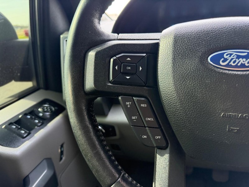 Ford F-150 Vehicle Full-screen Gallery Image 12