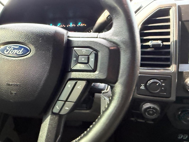 Ford F-150 Vehicle Full-screen Gallery Image 13