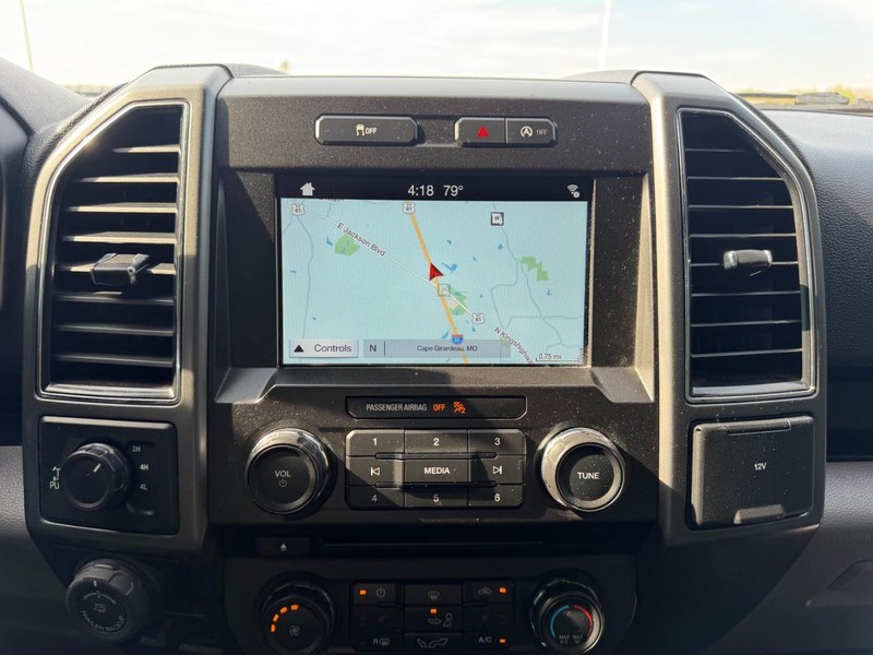 Ford F-150 Vehicle Full-screen Gallery Image 14