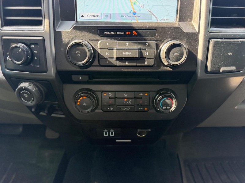 Ford F-150 Vehicle Full-screen Gallery Image 15