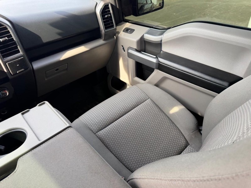 Ford F-150 Vehicle Full-screen Gallery Image 16