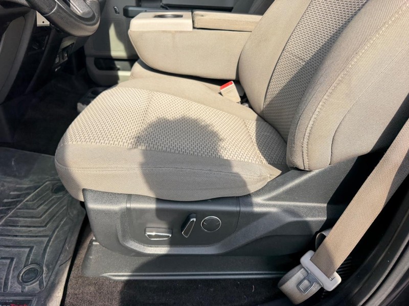 Ford F-150 Vehicle Full-screen Gallery Image 18