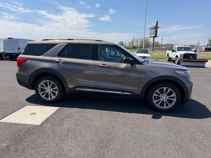 Ford Explorer Vehicle Full-screen Gallery Image 04