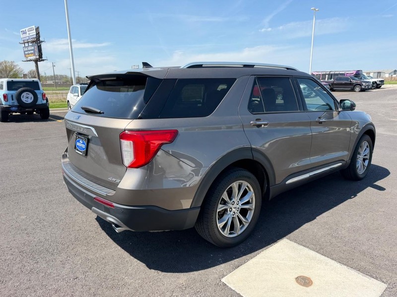 Ford Explorer Vehicle Full-screen Gallery Image 05