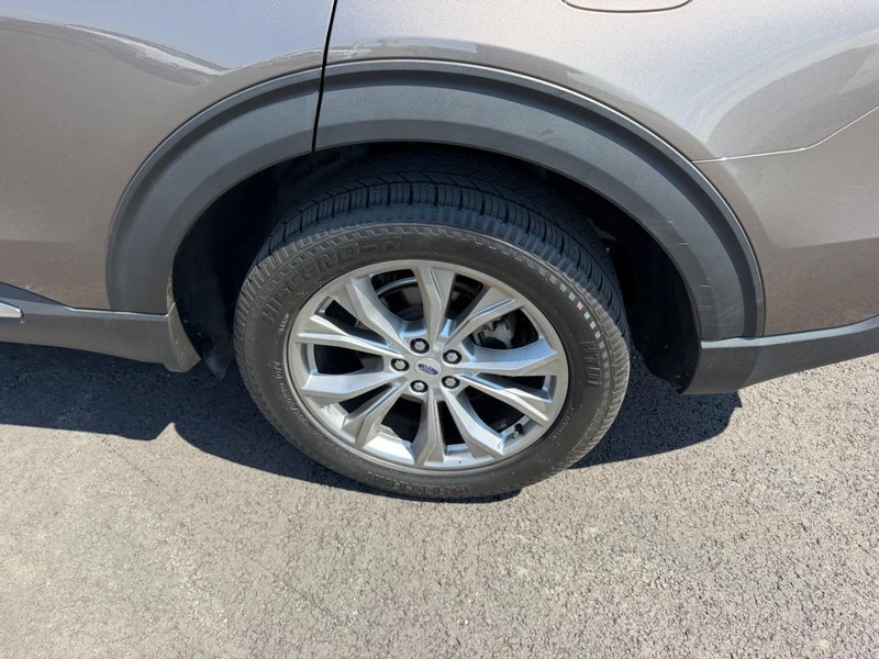 Ford Explorer Vehicle Full-screen Gallery Image 09