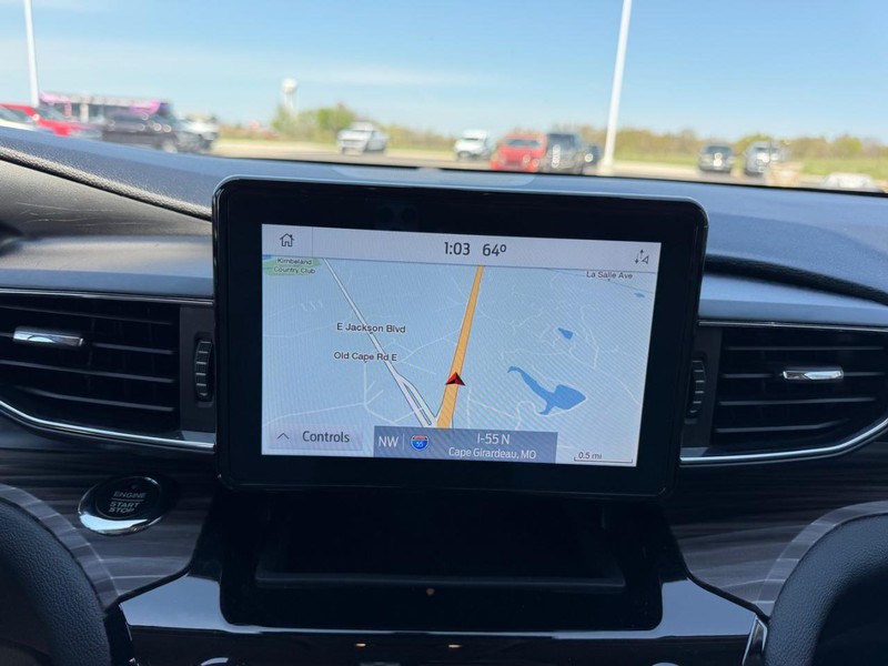 Ford Explorer Vehicle Full-screen Gallery Image 17