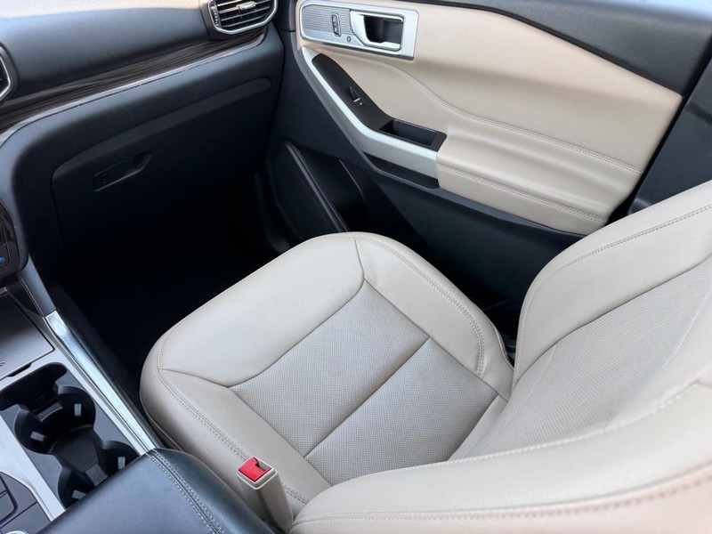 Ford Explorer Vehicle Full-screen Gallery Image 20