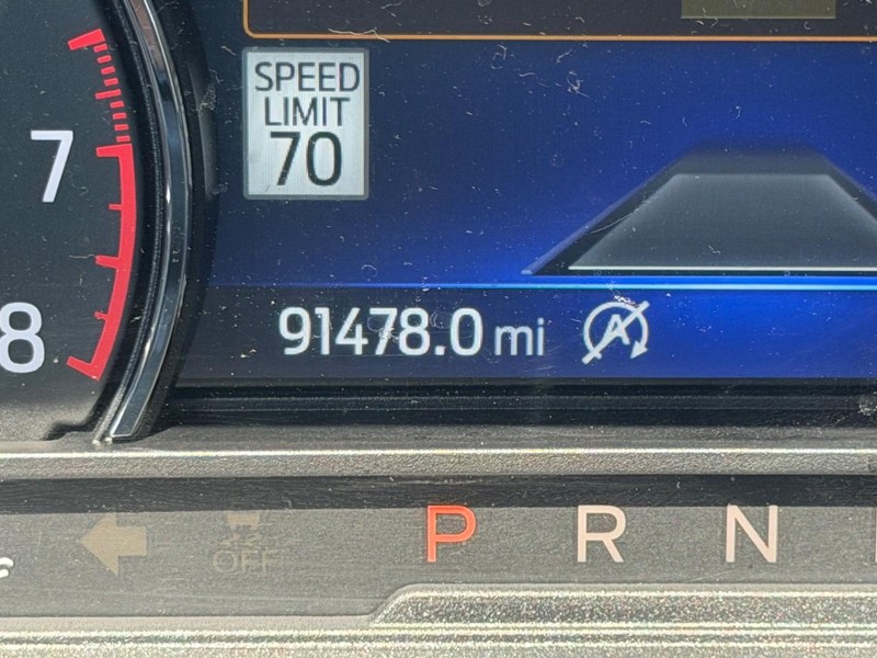 Ford Explorer Vehicle Full-screen Gallery Image 23