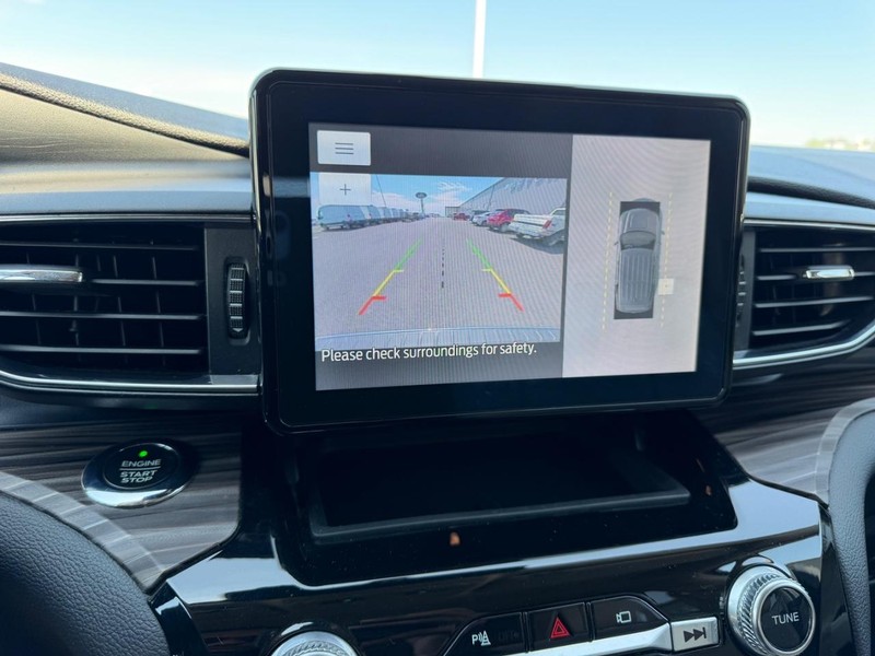 Ford Explorer Vehicle Full-screen Gallery Image 24