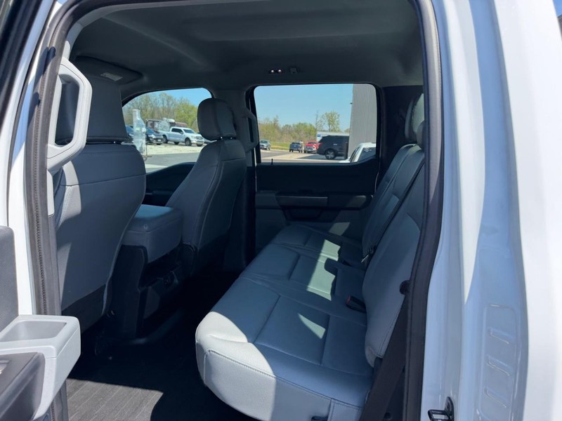 Ford F-150 Vehicle Full-screen Gallery Image 09