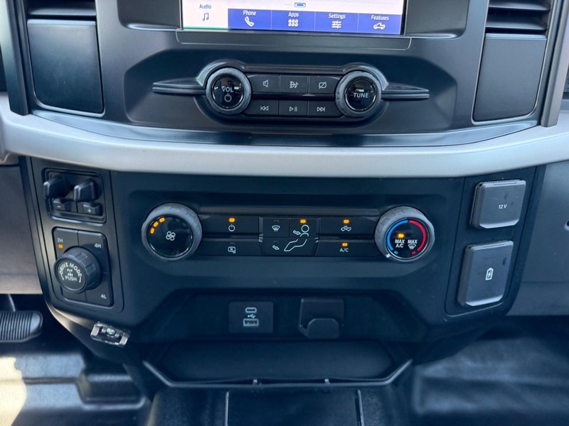 Ford F-150 Vehicle Full-screen Gallery Image 15