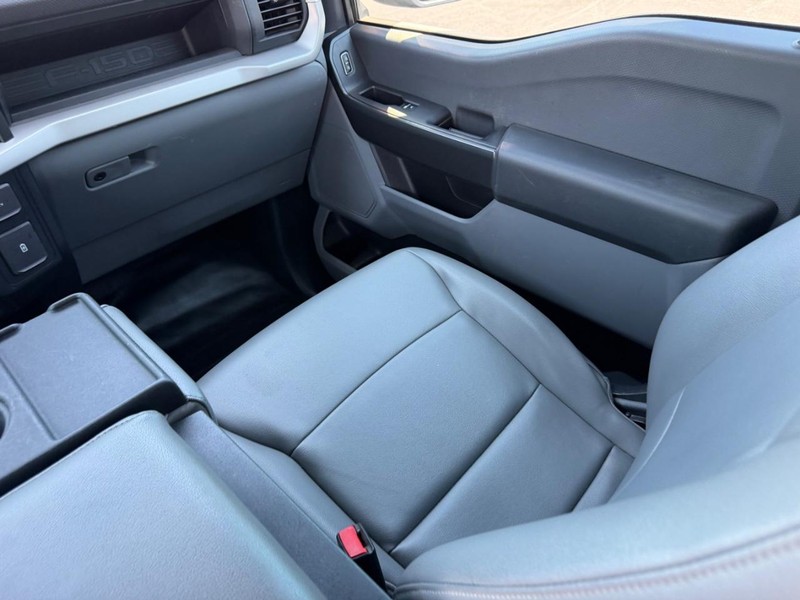 Ford F-150 Vehicle Full-screen Gallery Image 16