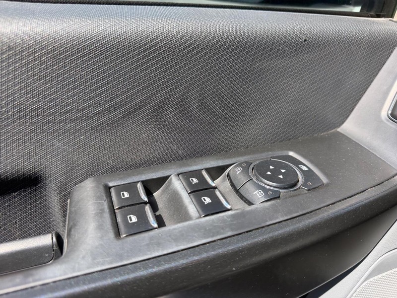 Ford F-150 Vehicle Full-screen Gallery Image 17