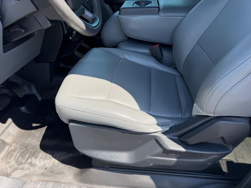 Ford F-150 Vehicle Full-screen Gallery Image 18