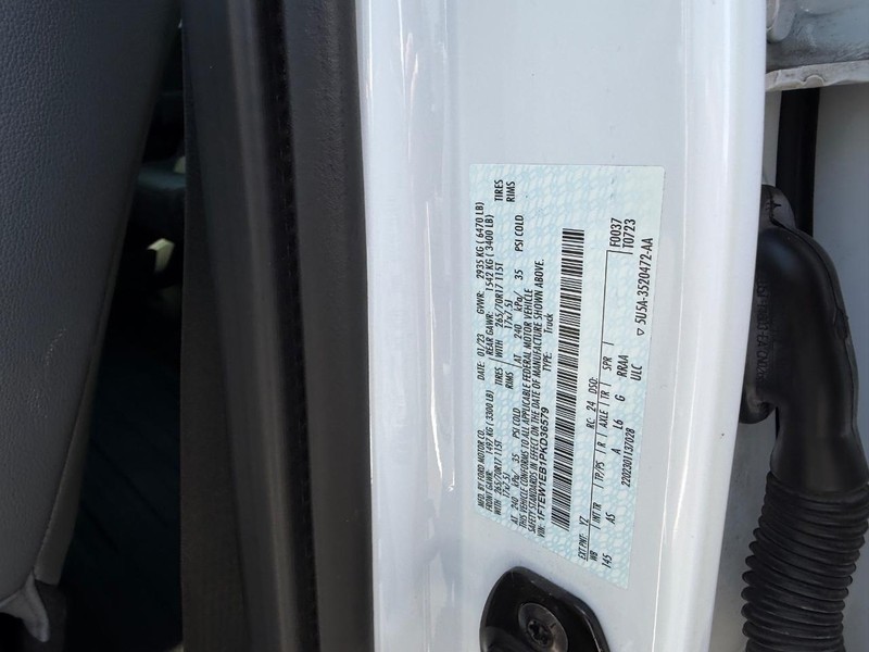 Ford F-150 Vehicle Full-screen Gallery Image 21