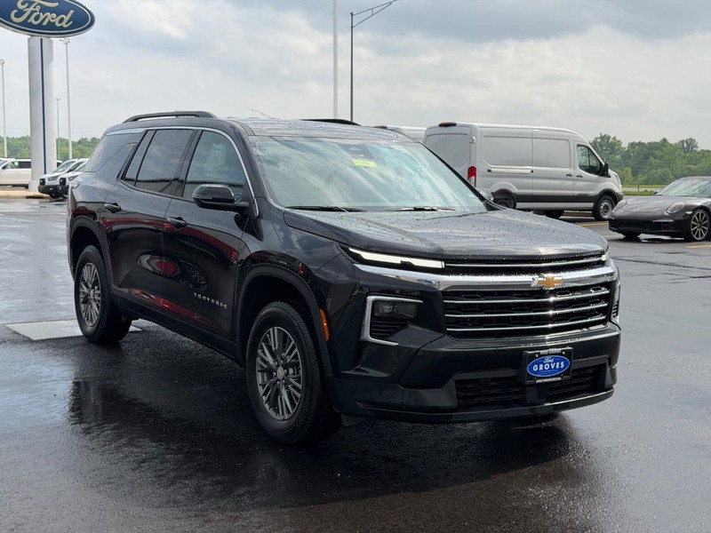 Chevrolet Traverse Vehicle Full-screen Gallery Image 03