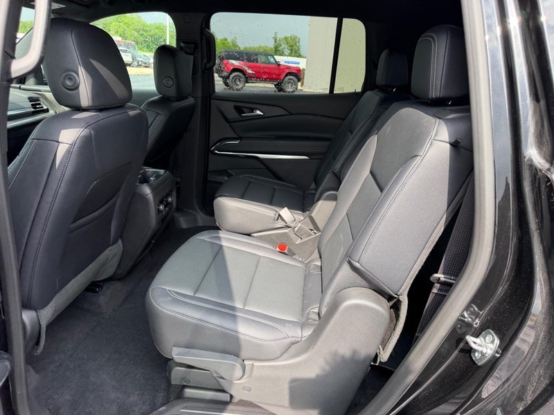 Chevrolet Traverse Vehicle Full-screen Gallery Image 11