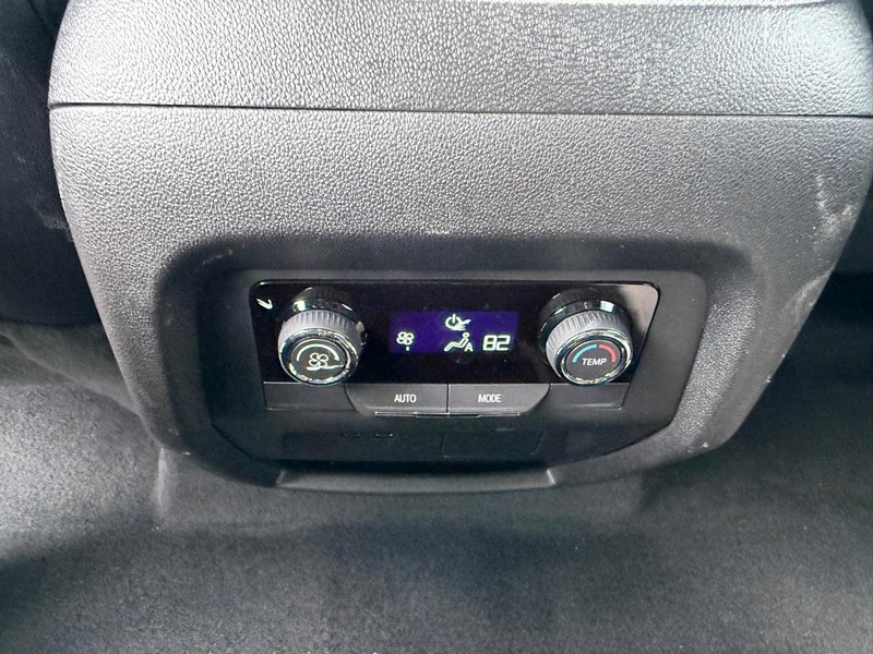 Chevrolet Traverse Vehicle Full-screen Gallery Image 12