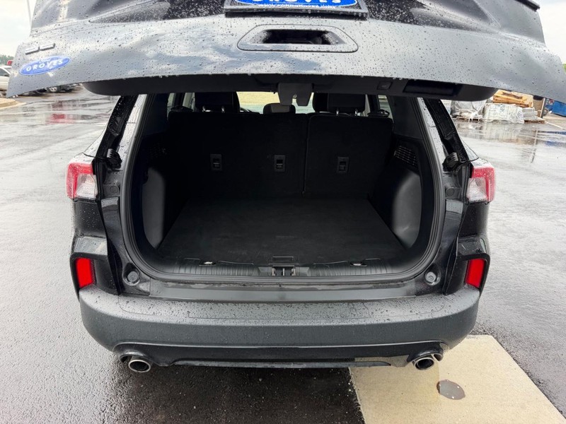 Ford Escape Vehicle Full-screen Gallery Image 07