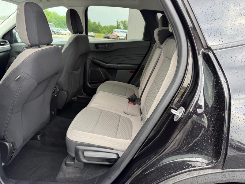 Ford Escape Vehicle Full-screen Gallery Image 10