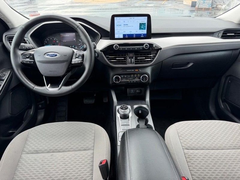 Ford Escape Vehicle Full-screen Gallery Image 11