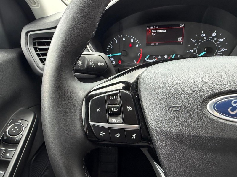 Ford Escape Vehicle Full-screen Gallery Image 13