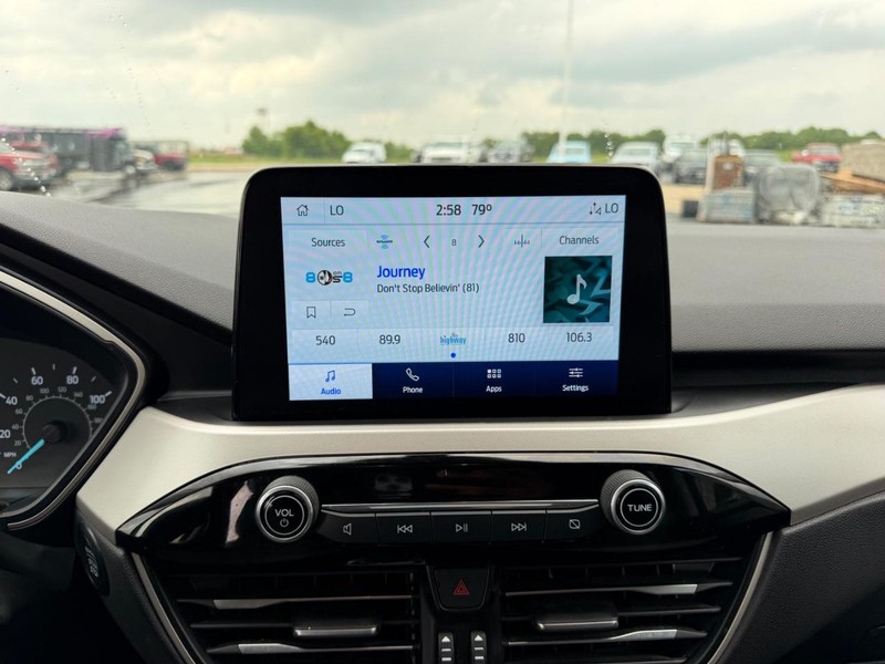 Ford Escape Vehicle Full-screen Gallery Image 15