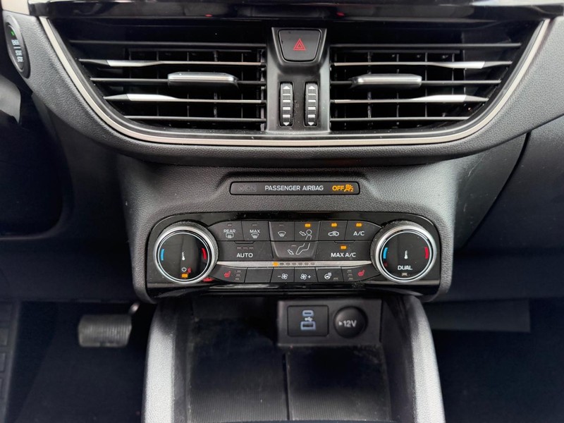 Ford Escape Vehicle Full-screen Gallery Image 16