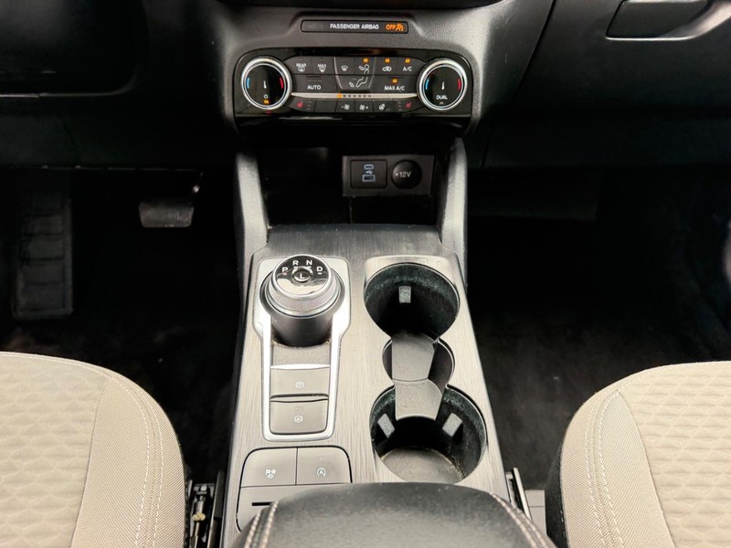Ford Escape Vehicle Full-screen Gallery Image 17