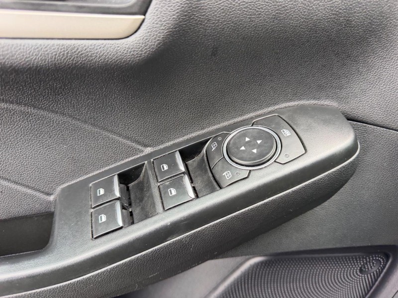 Ford Escape Vehicle Full-screen Gallery Image 19