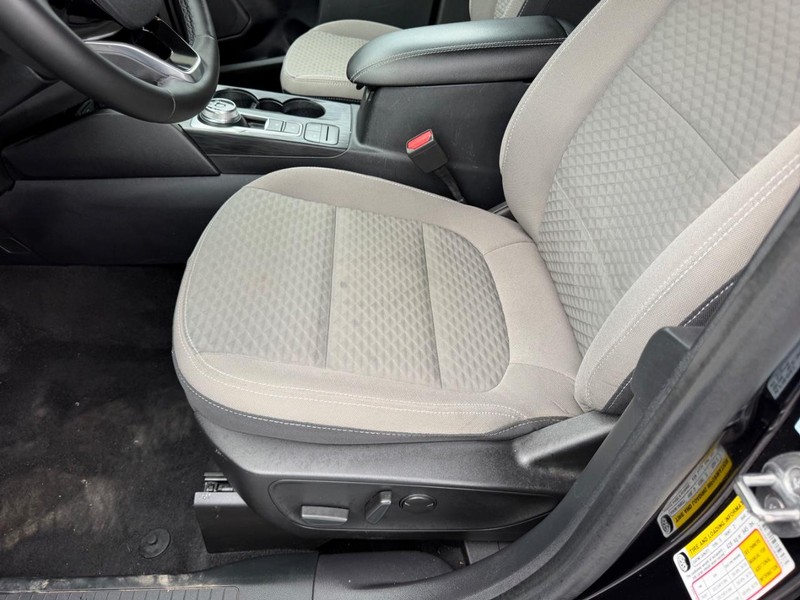 Ford Escape Vehicle Full-screen Gallery Image 20