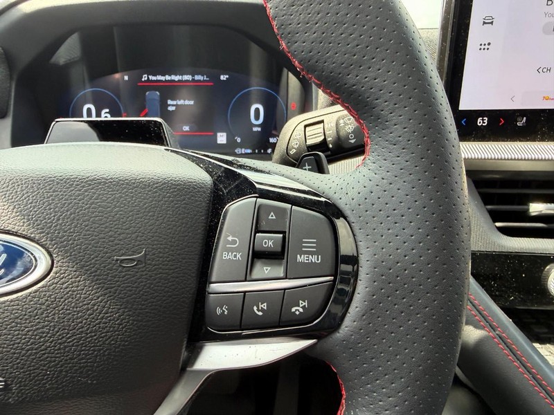 Ford Explorer Vehicle Full-screen Gallery Image 17
