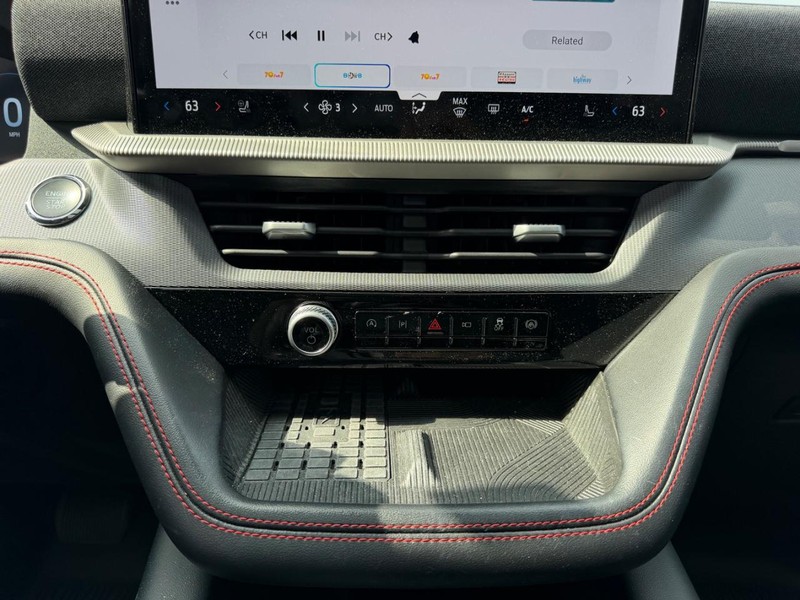 Ford Explorer Vehicle Full-screen Gallery Image 19